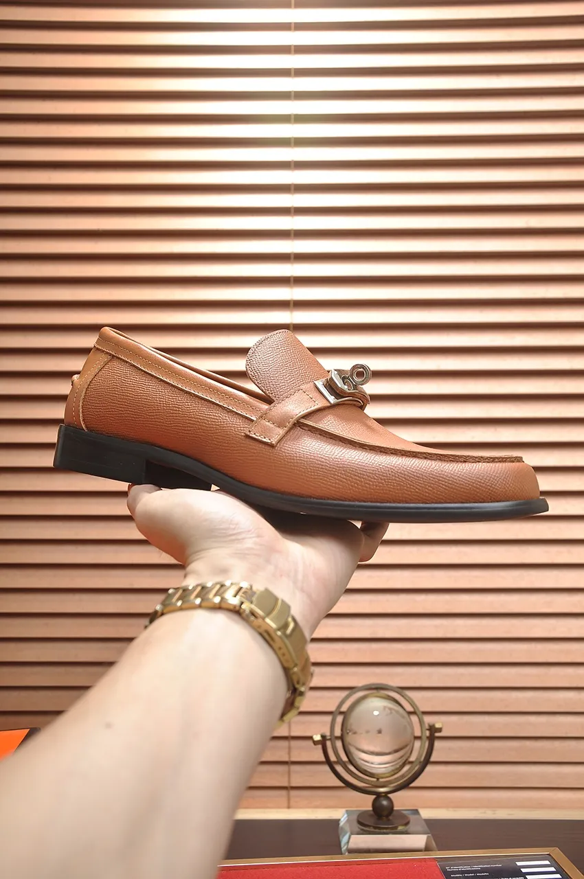 Men's shoes💰540💶[HERMES] (cowhide lining)🍀Italian top luxury🍀He does not pursue novel styles and gorgeous colors, but attracts the favor of successful men with his flawless, elegant and classic style. Formal leather shoes This very comfortable, simple and stable style allows you to easily match any style! The pattern is absolutely 1:1 refined from the original case, and we strive for excellence in materials, imported cowhide + cowhide lining💪💪💪extraordinary texture👍! .Code number: 38-45 (45 customized)